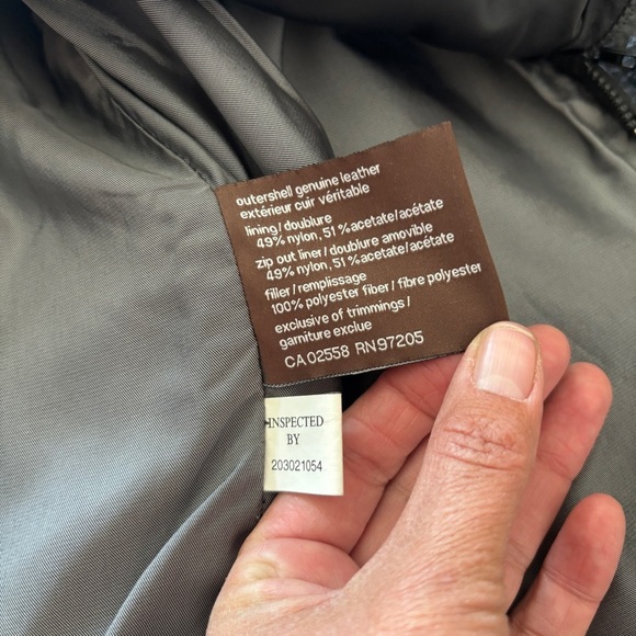 Danier Men’s Classic Black Leather Coat - Picture 12 of 12